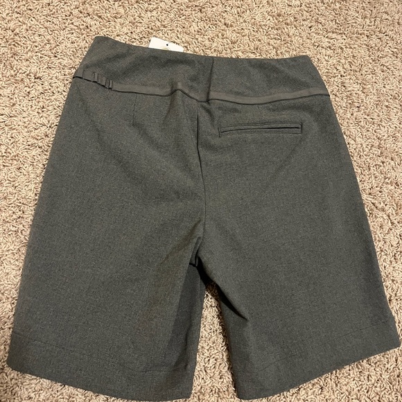 NEW WITH TAGS Under Armour Golf Shorts - Picture 2 of 4